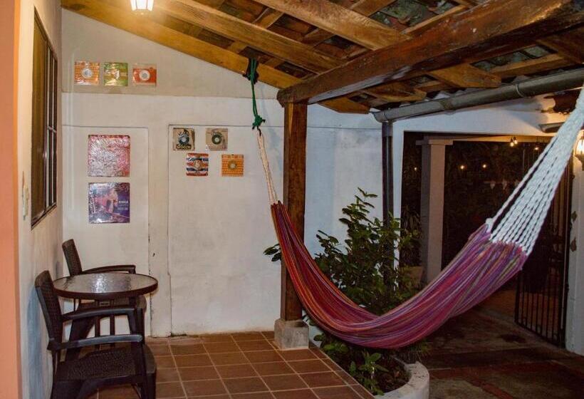 هاستل Hostal Koltin Suchitoto