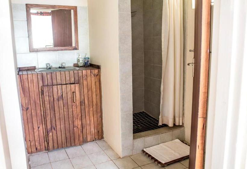 فندق Nsele Safari Lodge