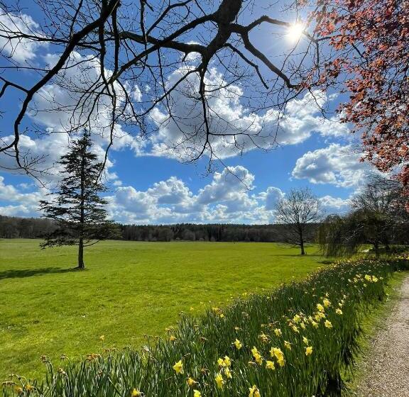 ホテル Roffey Park Institute