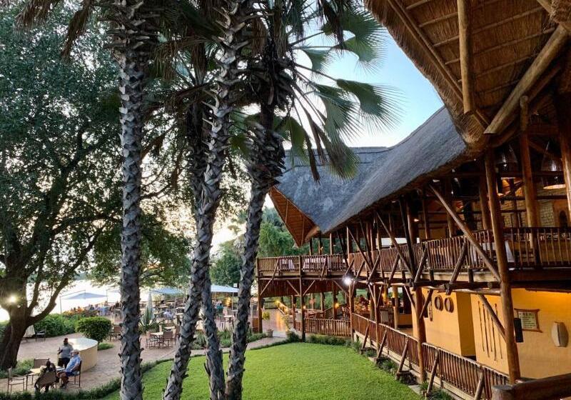 هتل The David Livingstone Safari Lodge & Spa