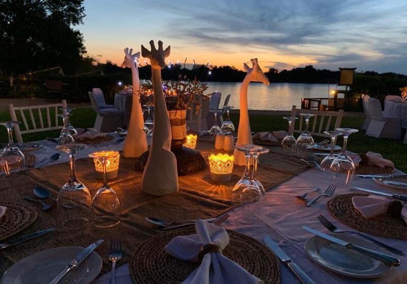 هتل The David Livingstone Safari Lodge & Spa