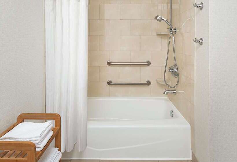 هتل Doubletree Raleigh Durham Airport At Research Triangle Park