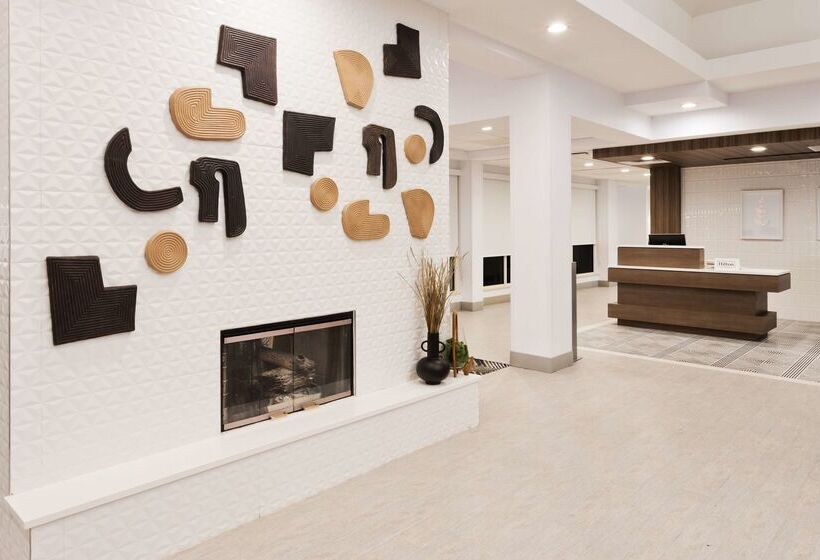 هتل Hilton Garden Inn Birmingham/lakeshore Drive