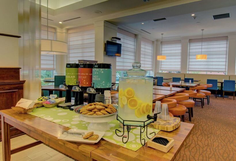 בית מלון כפרי Hilton Garden Inn Norwalk