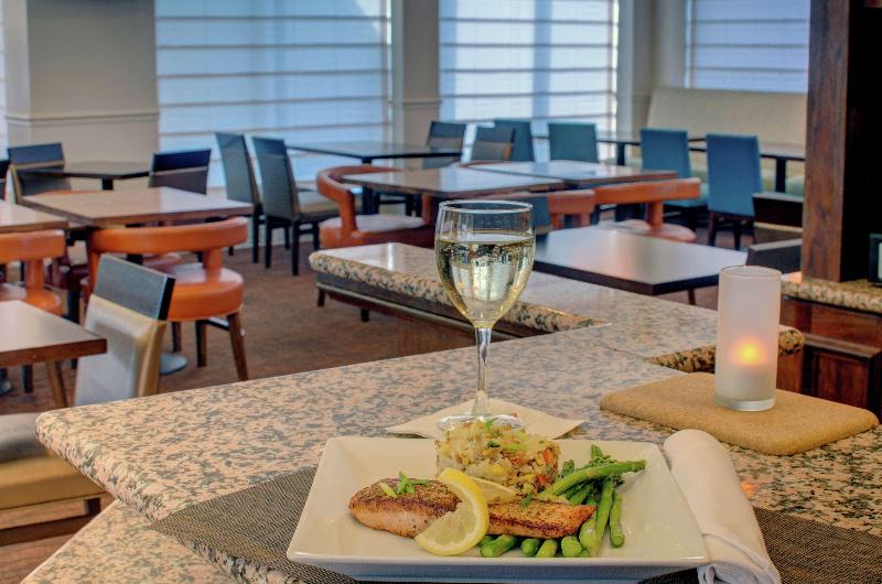 בית מלון כפרי Hilton Garden Inn Norwalk