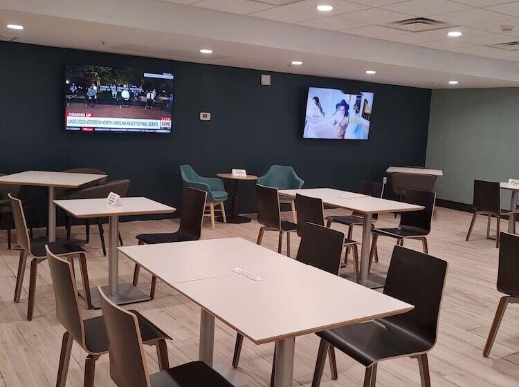 هتل Holiday Inn & Suites Ann Arbor Univ Michigan Area By Ihg