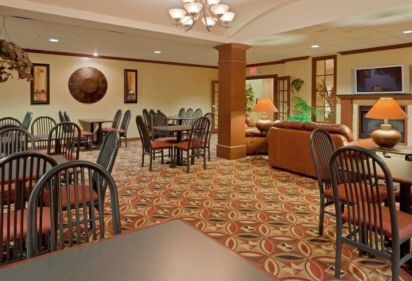 ホテル Holiday Inn Express & Suites Kent   University Area By Ihg