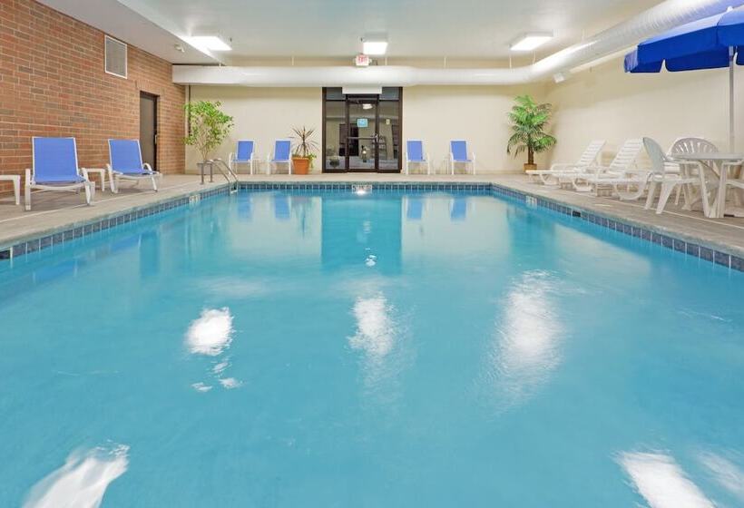 ホテル Holiday Inn Express & Suites Kent   University Area By Ihg