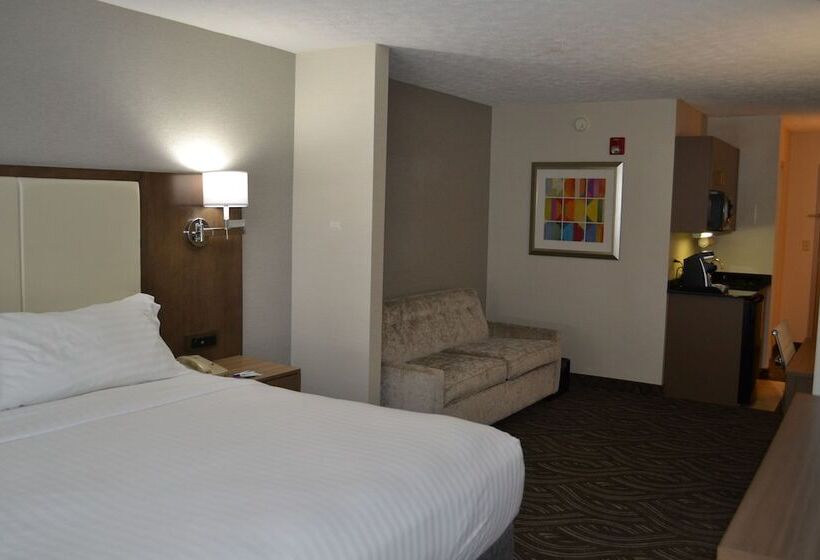 ホテル Holiday Inn Express & Suites Kent   University Area By Ihg