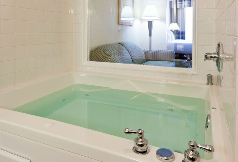 ホテル Holiday Inn Express & Suites Kent   University Area By Ihg