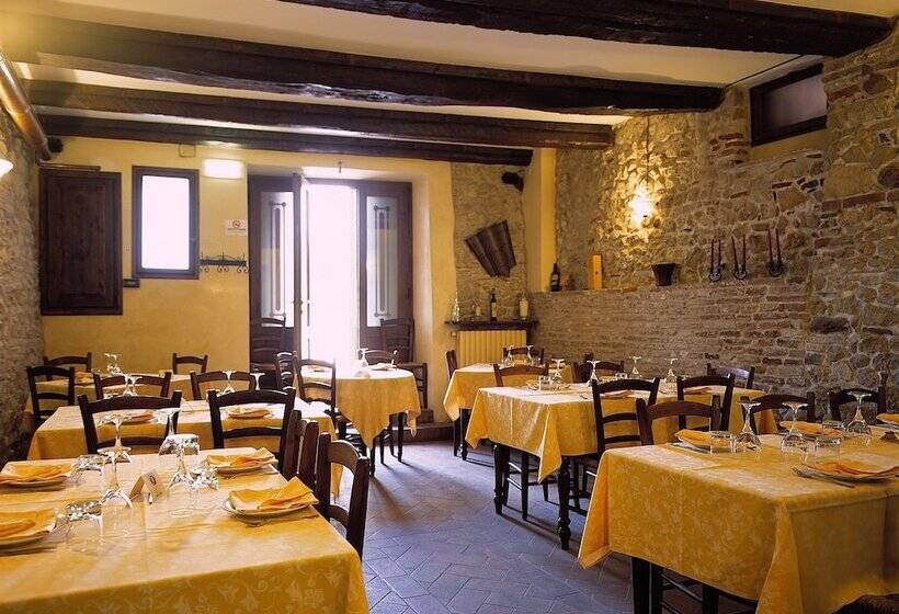 فندق Oste Del Castello Wellness & Bike