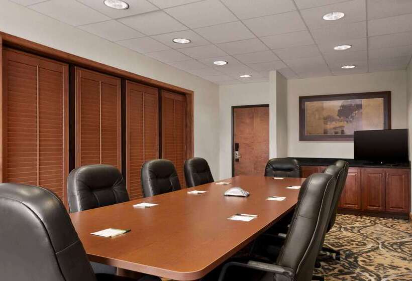 هتل Wingate By Wyndham Bentonville