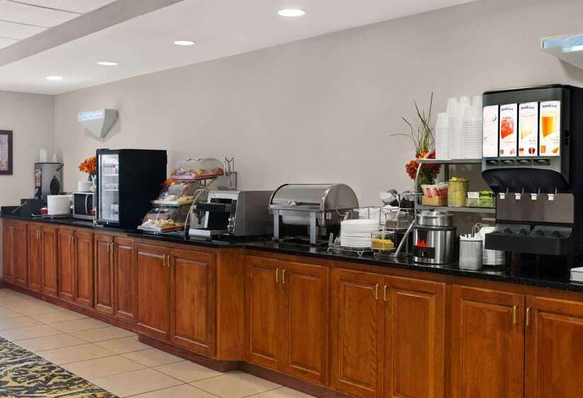 هتل Wingate By Wyndham Bentonville