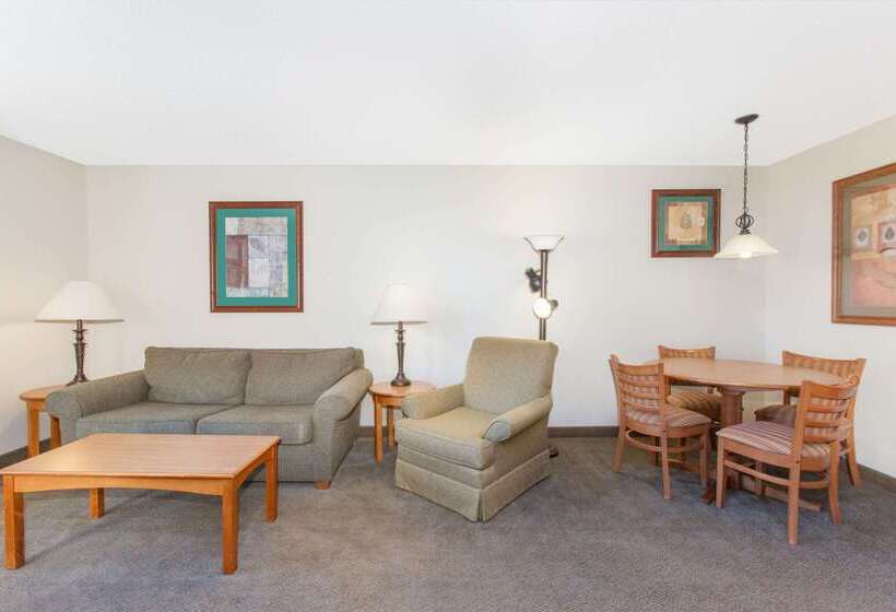 هتل Wingate By Wyndham Bentonville