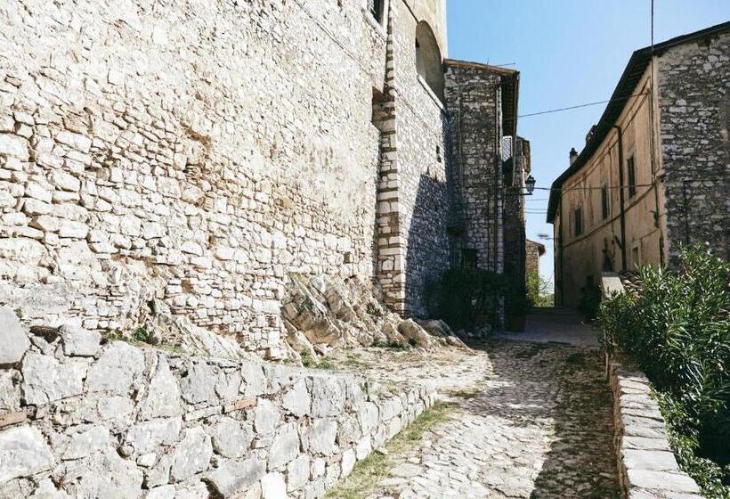 فندق Albergo Diffuso Crispolti