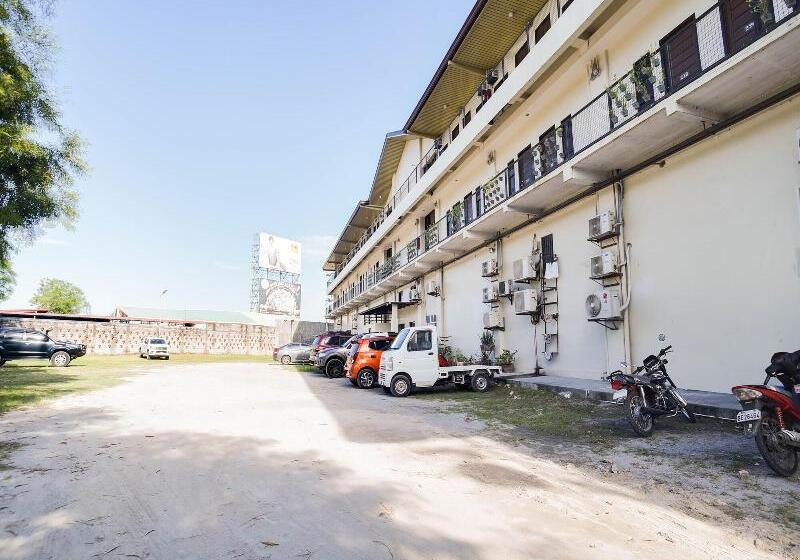 בית מלון כפרי Oyo 425 Residences By Sirc