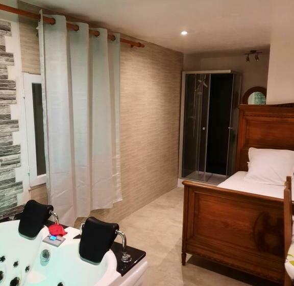 مبيت وإفطار Chambre Meublée Indépendante, Jacuzzi Dans La Chambre Située à Amblainville à 35 Minutes De Paris