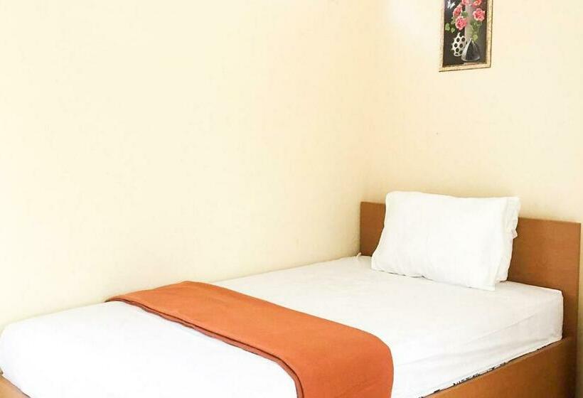 ホテル Muzdalifa Syariah Near Alun Alun Gresik Mitra Reddoorz