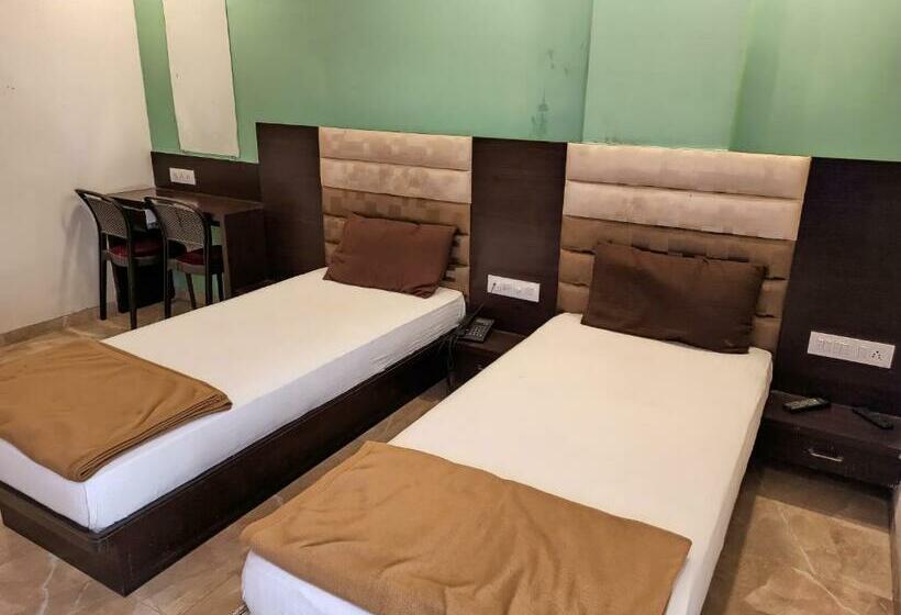 Отель Narmada And Guest House