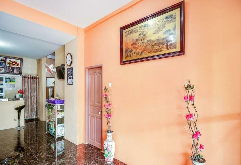 בית מלון כפרי Oyo 90024 Botania Homestay & Cafe