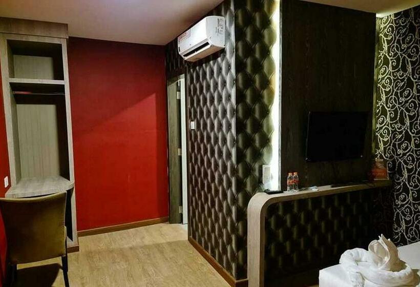 בית מלון כפרי Reddoorz Plus Near Nagoya Hill Batam 6