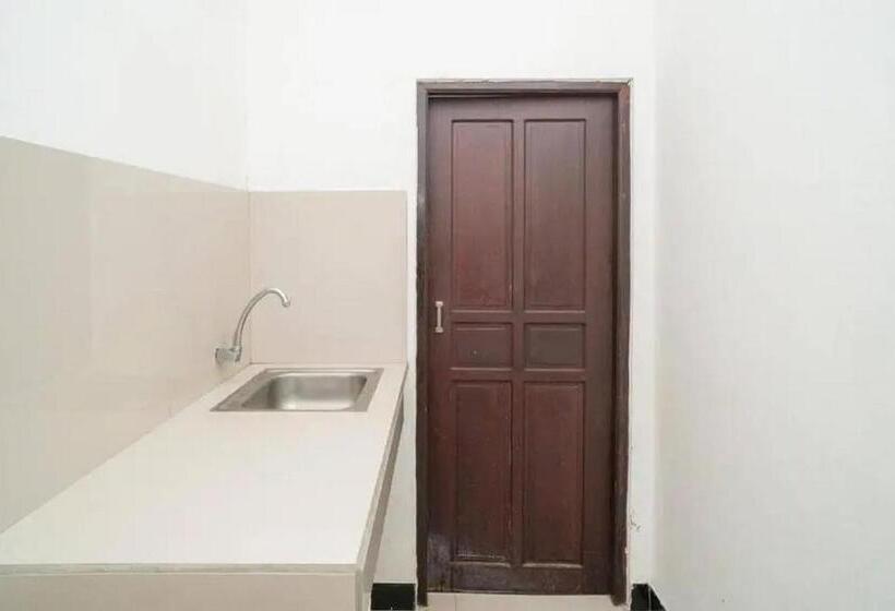 هتل Reddoorz Syariah Near Syamsudin Noor Airport 4