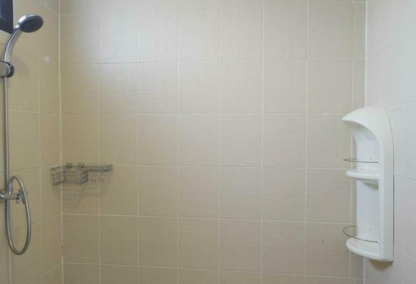 هتل Roomquest Nichada Isb International
