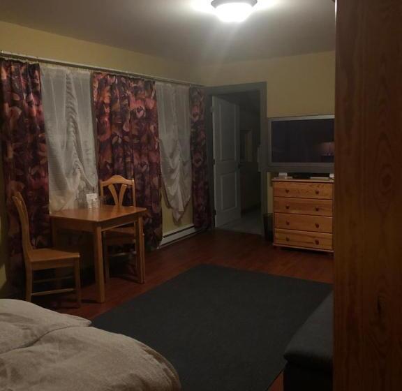 住宿加早餐  Crowsnest Vineyards Guesthouse