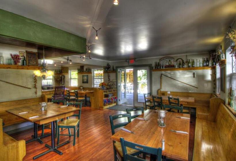 住宿加早餐  Crowsnest Vineyards Guesthouse
