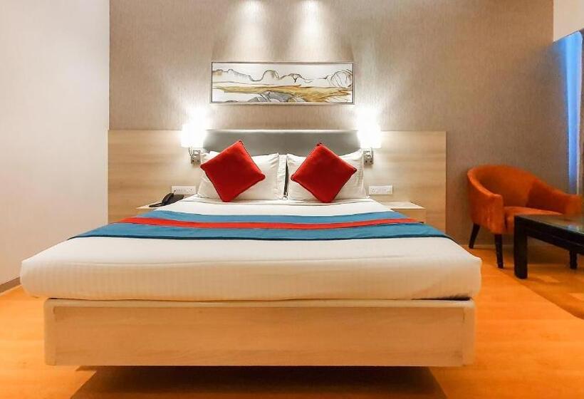 בית מלון כפרי Freesia By Express Inn