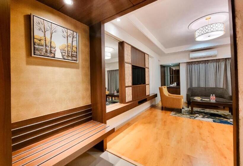 בית מלון כפרי Freesia By Express Inn