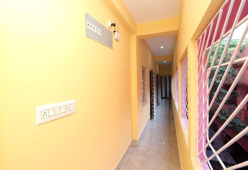 בית מלון כפרי Oyo 16609 Trinayani Guest House