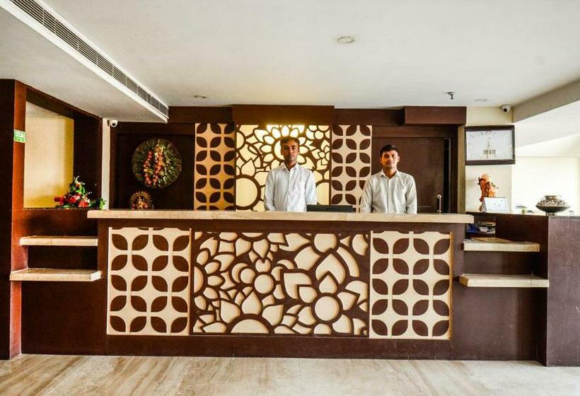 Отель Oyo 19628 Amba International