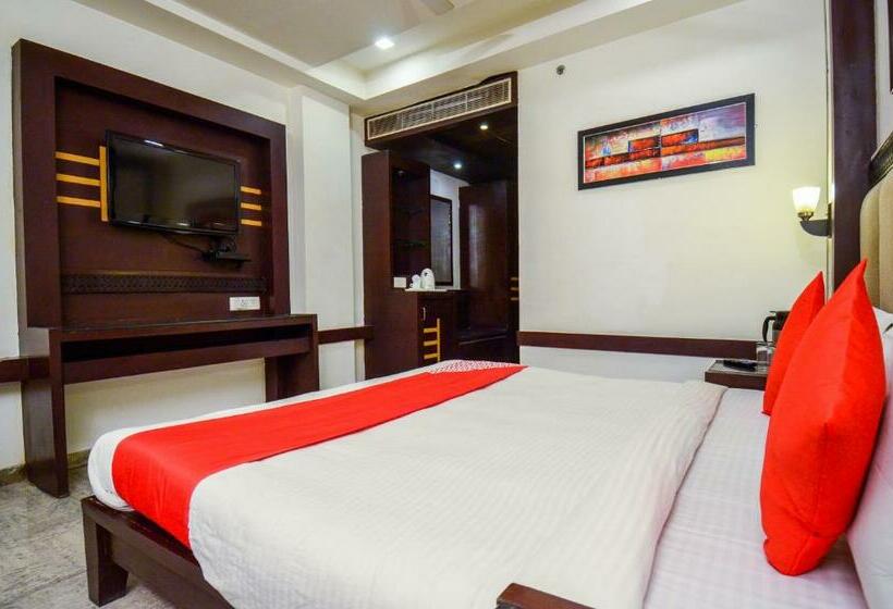 Отель Oyo 19628 Amba International