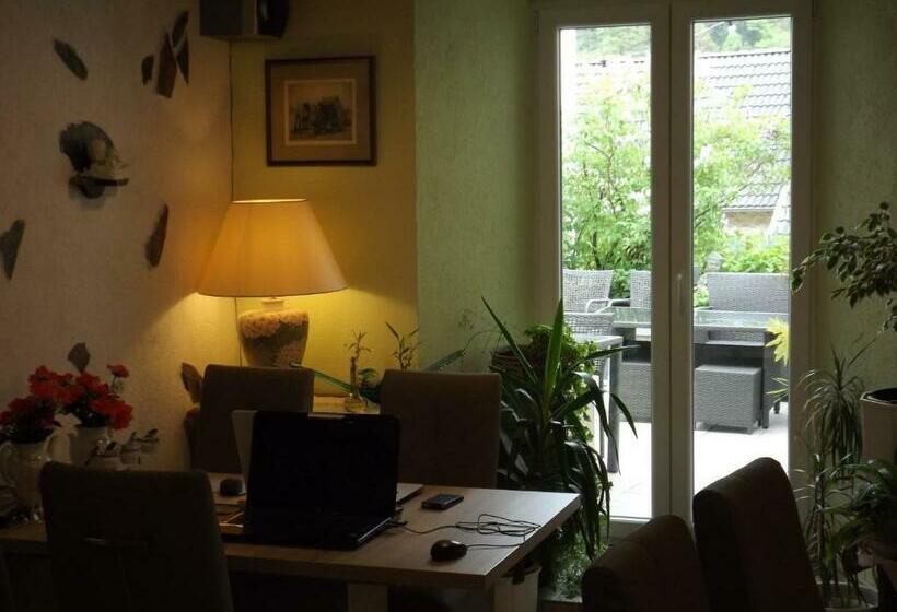 ペンション Zum Achten Himmel