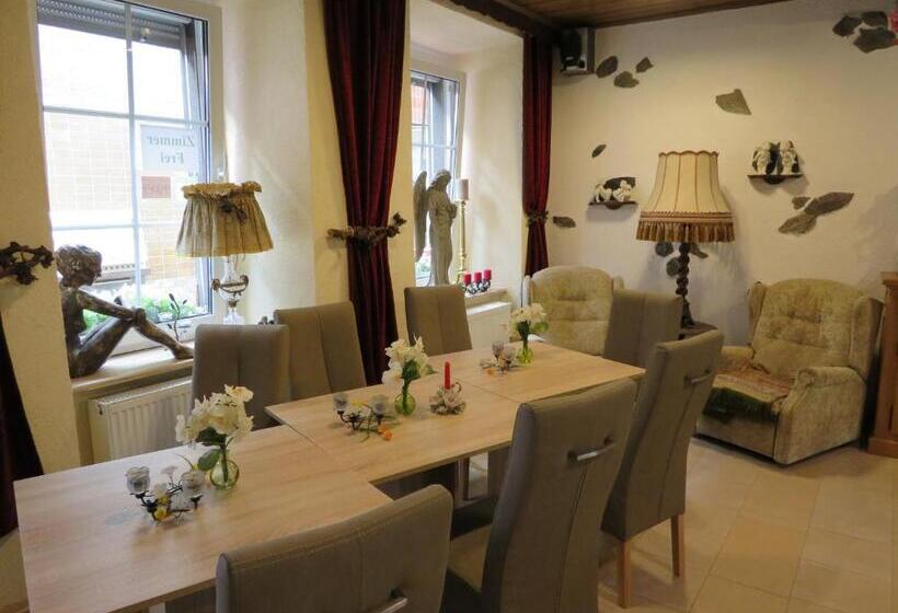 ペンション Zum Achten Himmel