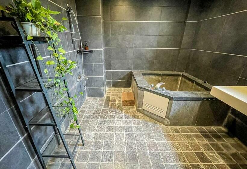 هاستل Woods Inn