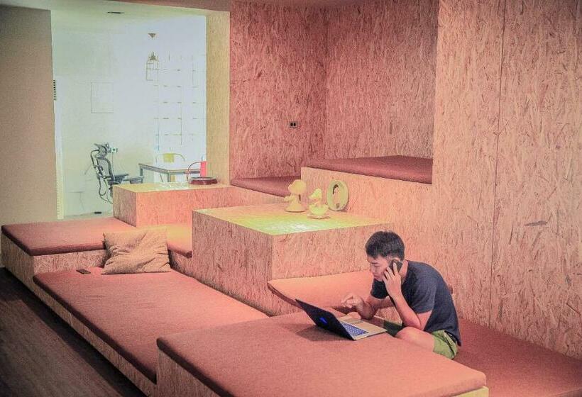 هاستل Woods Inn