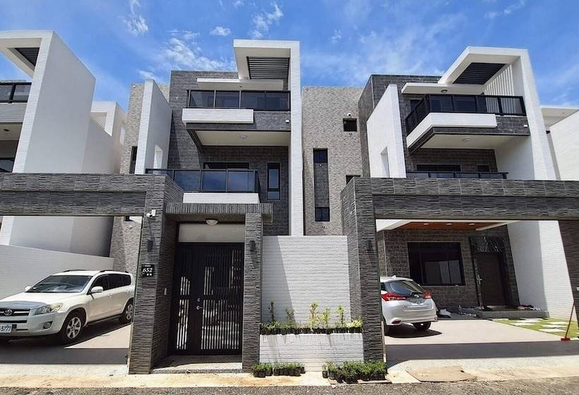 تختخواب و صبحانه Police House