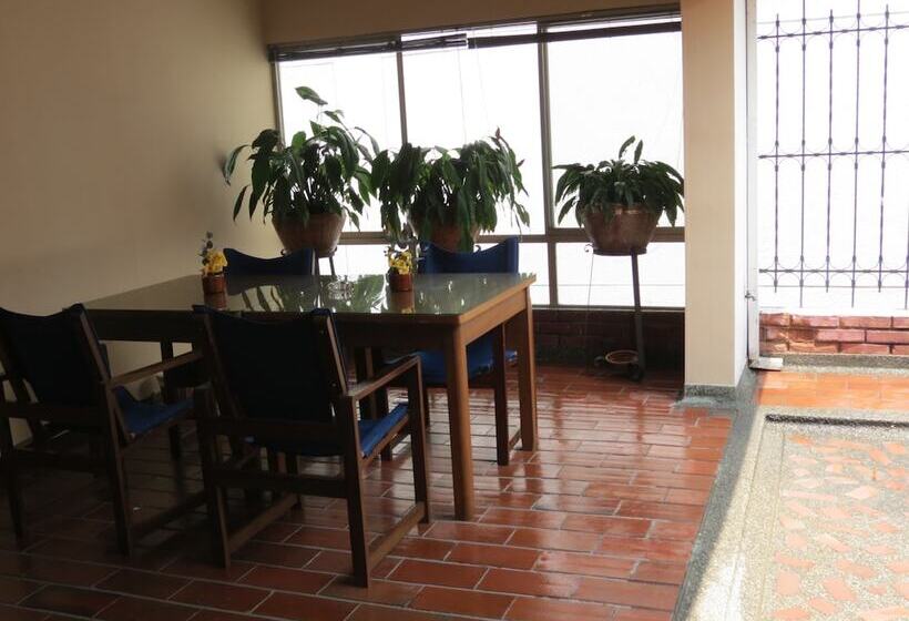 هتل Del Oeste B&b