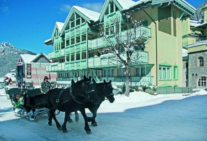 هتل Dolomiti Schloss