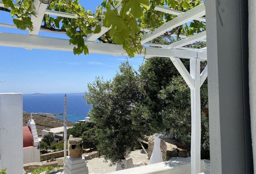 هتل Flaskos Suites And More