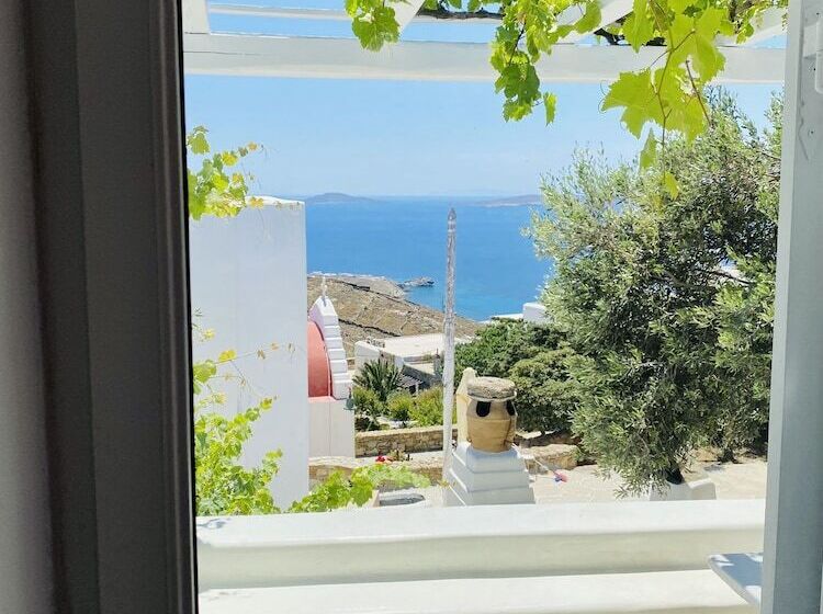 هتل Flaskos Suites And More
