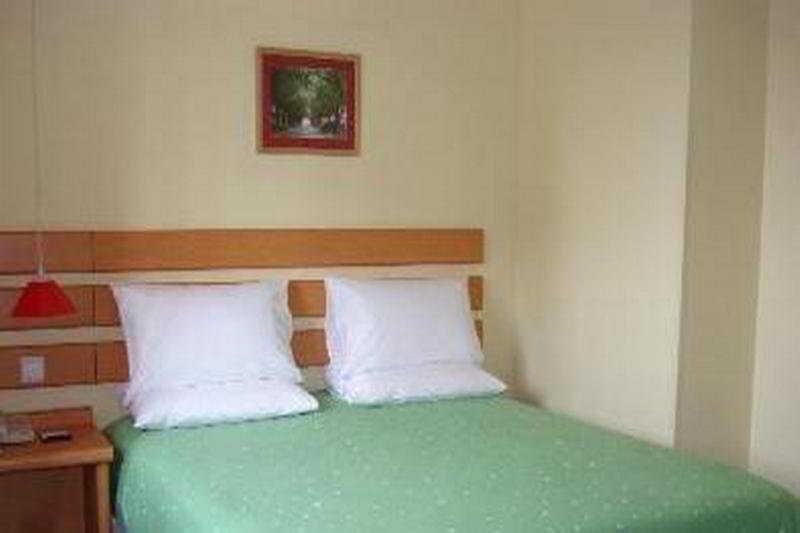호텔 Home Inn Bayi Crossroads