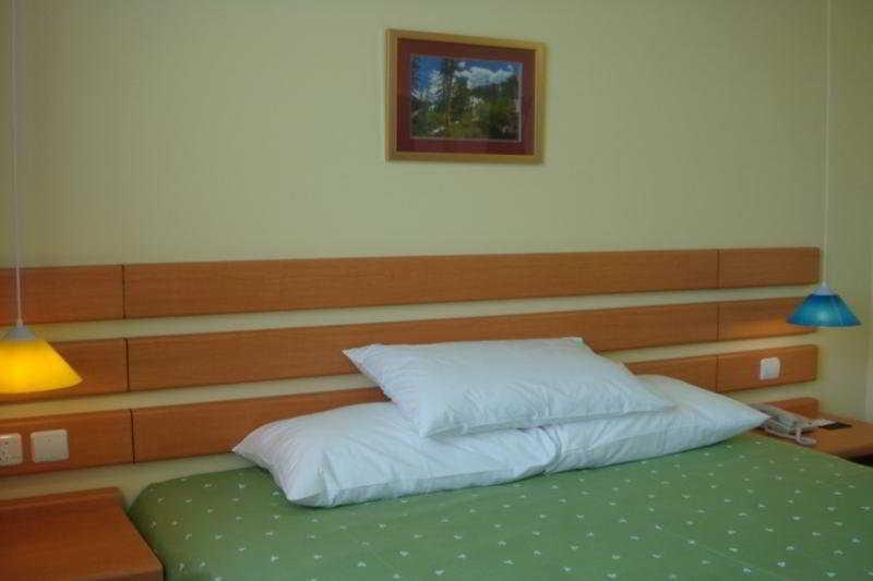 Отель Home Inn Second Hanshui Road