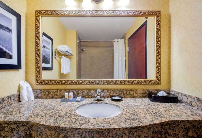 هتل La Quinta By Wyndham Mt. Laurel   Philadelphia