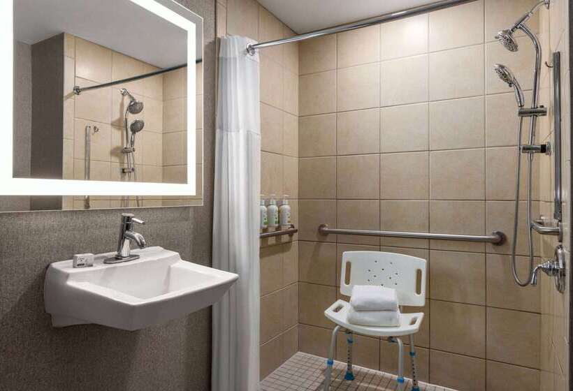 هتل La Quinta By Wyndham Mt. Laurel   Philadelphia