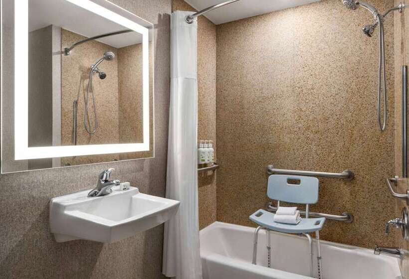 هتل La Quinta By Wyndham Mt. Laurel   Philadelphia