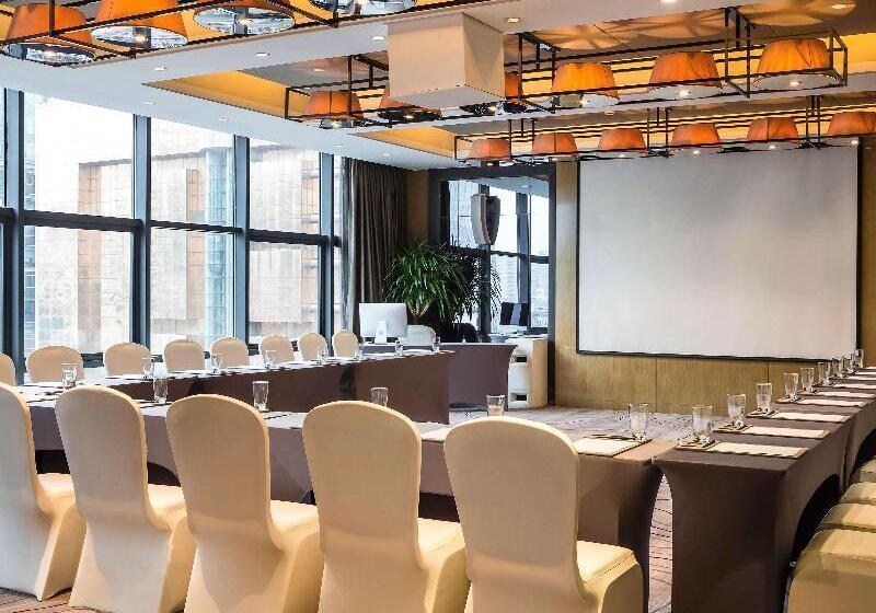 בית מלון כפרי Pullman Shanghai Jing An