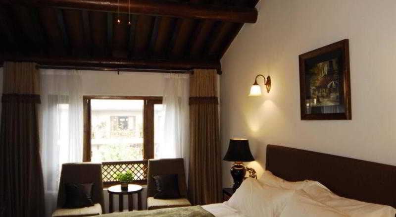 Red Wall Garden Hotel